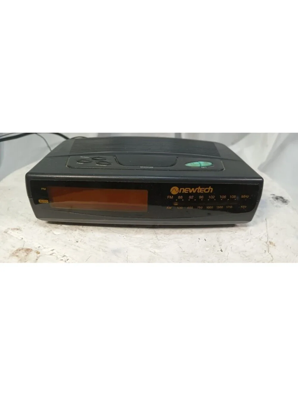 Newtech CR-5313 AM/FM Clock Radio Corded Electric with Battery Backup Tested
